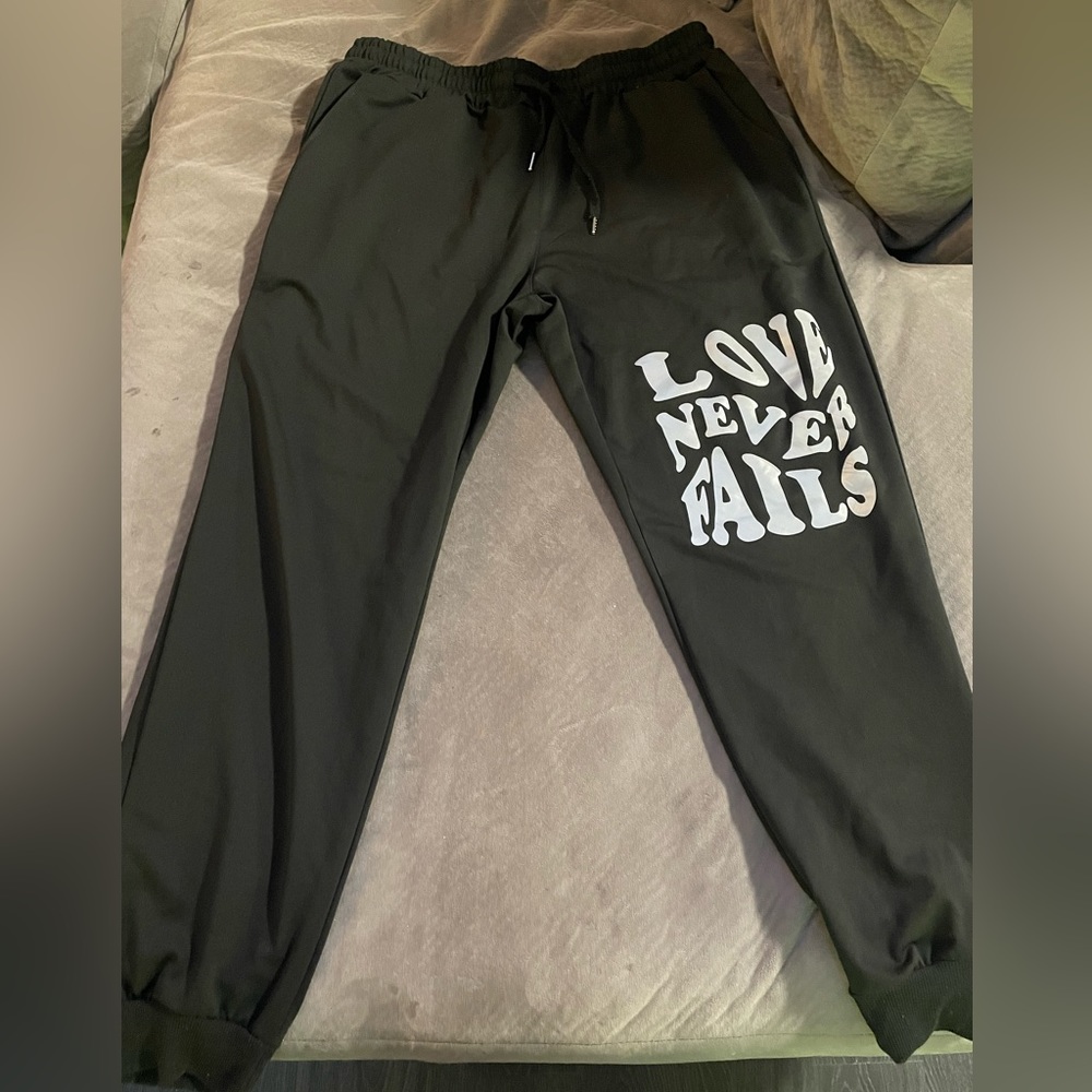 Shein Mens Love Never Fails Joggers. Size XL New missing tags
